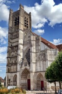 Cathédrale Saint Etienne Auxerre Les trésors de l'Yonne Héraclide logement séniors résience sénior résidence senior Venoy Le Mag Différence Senior